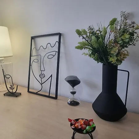 Apartment Fundeni Hospital - Kitchen, Terrace & Parking